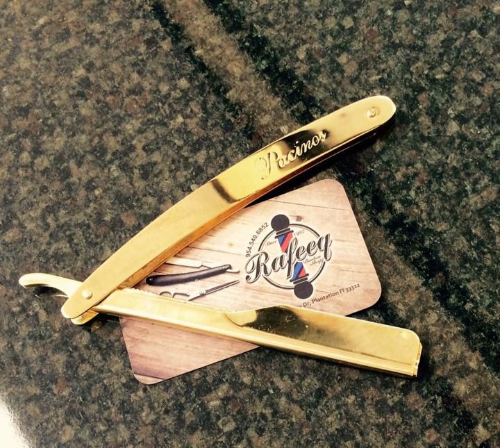 Gold razor